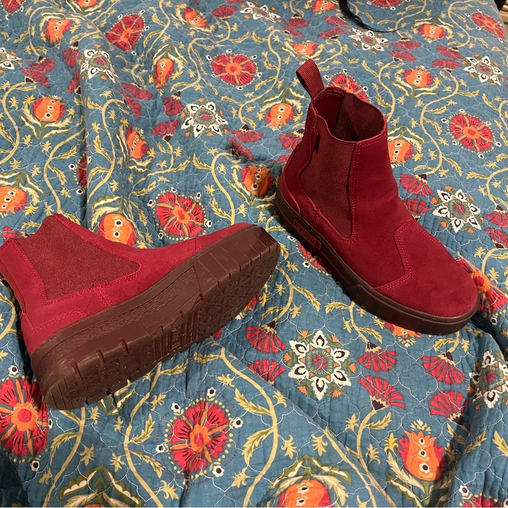 PUMA suede platform red boots size 8.5